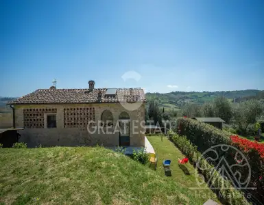 Buy in Italy for 930000€