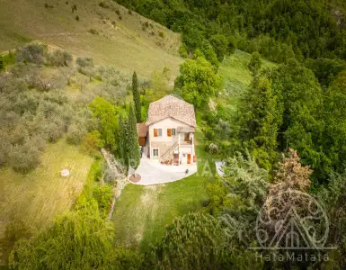 Buy in Italy for 395000€