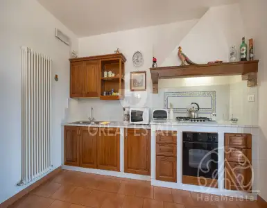 Buy in Italy for 1470000€