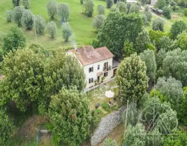 Buy in Italy for 275000€