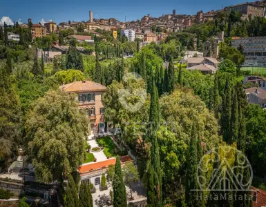 Buy in Italy for 2600000€