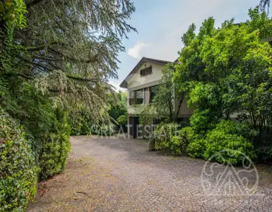 Buy in Italy for 1890000€