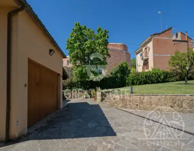 Buy in Italy for 550000€