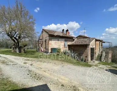 Buy in Italy for 740000€
