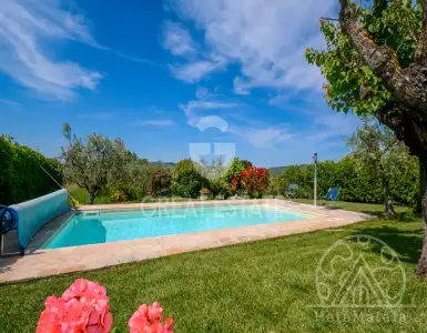 Buy in Italy for 630000€