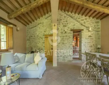 Buy in Italy for 495000€