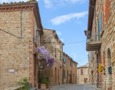 Buy in Italy for 390000€