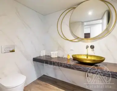 Buy in Portugal for 12500000€