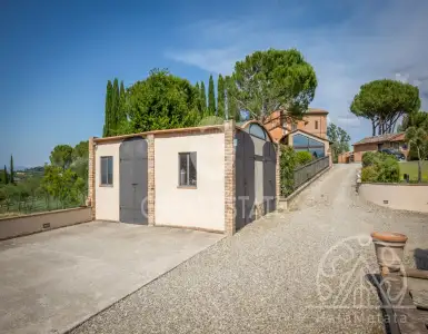 Buy in Italy for 360000€