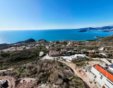 Buy in Montenegro for 290250€