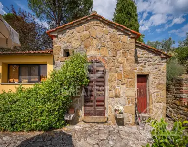 Buy in Italy for 990000€