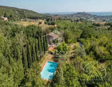 Buy in Italy for 3410000€