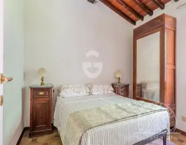 Buy in Italy for 585000€