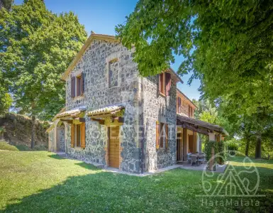 Buy in Italy for 2600000€