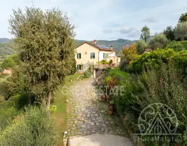 Buy in Italy for 2300000€