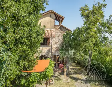 Buy in Italy for 590000€
