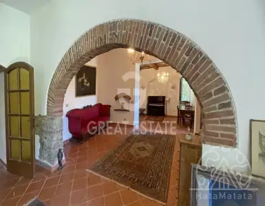 Buy in Italy for 1380000€