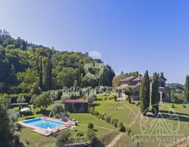 Buy in Italy for 1090000€