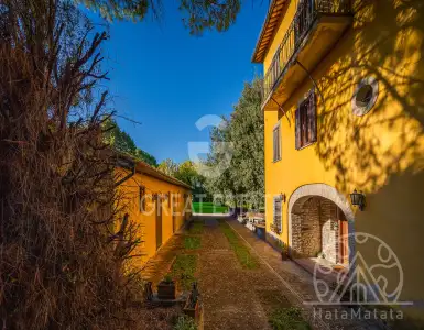 Buy in Italy for 980000€