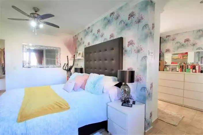 House 1m² in USA, Washington. Priced at 370000€ rent photo-10