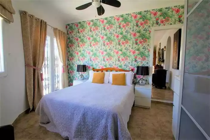 House 1m² in USA, Washington. Priced at 370000€ rent photo-12