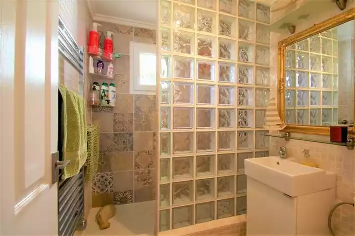 House 1m² in USA, Washington. Priced at 370000€ rent photo-13