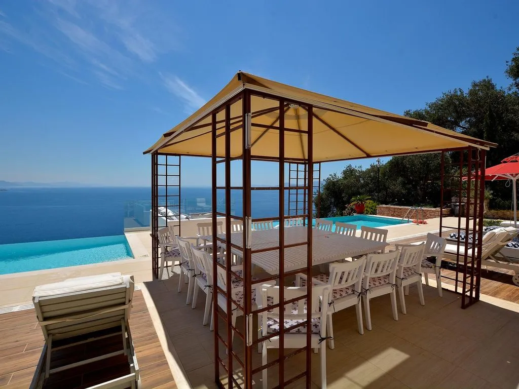 Villa 450m² in Greece, corfu. Priced at 3000000€ rent photo-1