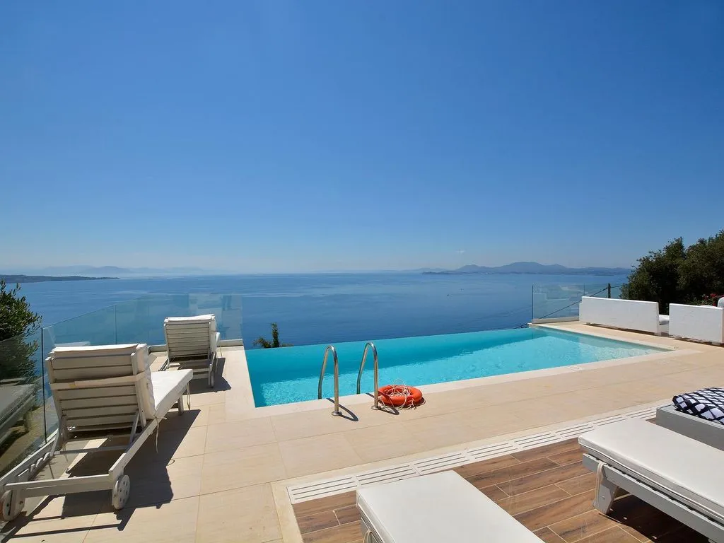 Villa 450m² in Greece, corfu. Priced at 3000000€ rent photo-2