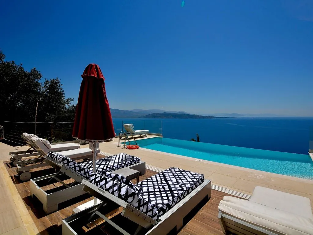 Villa 450m² in Greece, corfu. Priced at 3000000€ rent photo-3