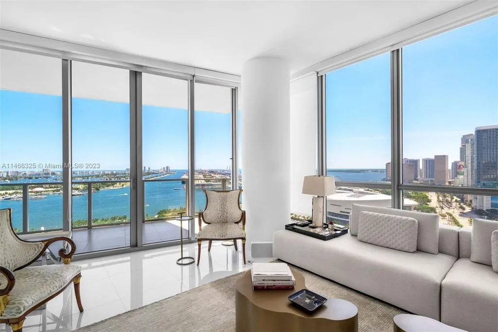 Flat 354m² in USA, Miami. Priced at 3259000€ rent photo-8