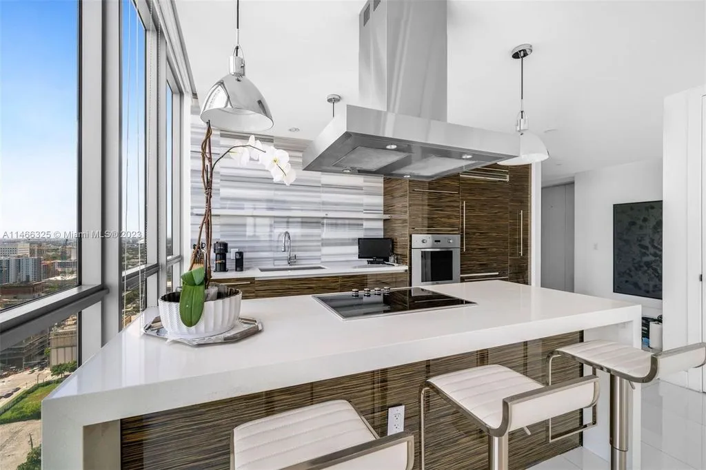 Flat 354m² in USA, Miami. Priced at 3259000€ rent photo-12