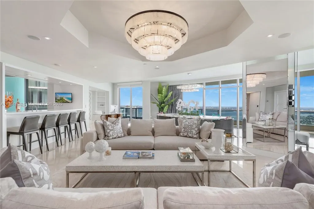 Flat 354m² in USA, Miami. Priced at 3259000€ rent photo-15