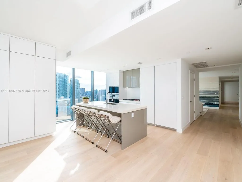 Flat 354m² in USA, Miami. Priced at 3259000€ rent photo-34