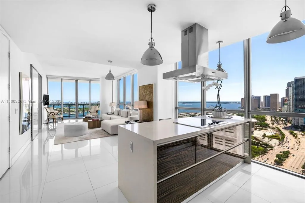 Flat 354m² in USA, Miami. Priced at 3259000€ rent photo-37