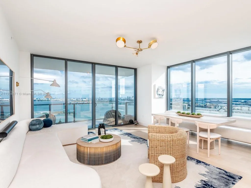 Flat 354m² in USA, Miami. Priced at 3259000€ rent photo-39