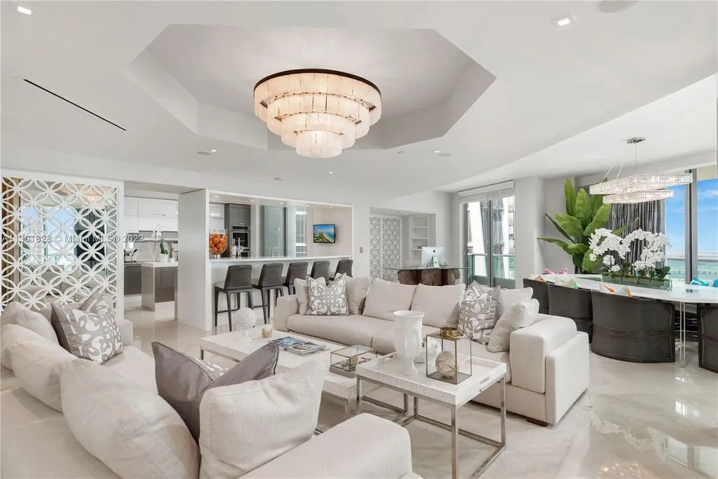 Flat 354m² in USA, Miami. Priced at 3259000€ rent photo-40