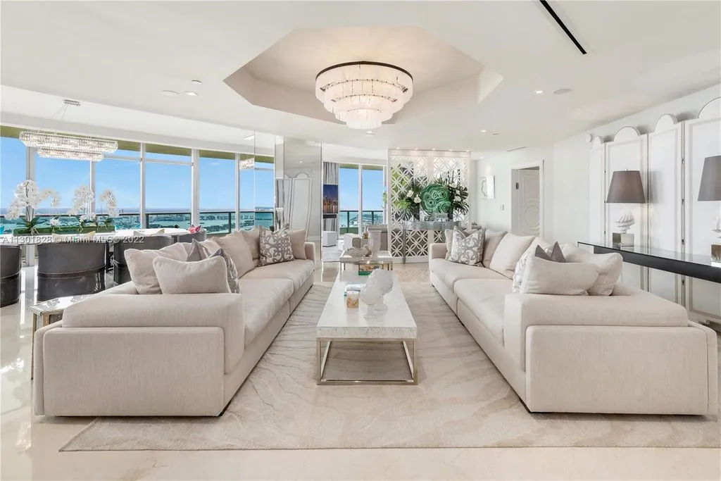 Flat 254m² in USA, Miami. Priced at 4156500€ rent photo-1