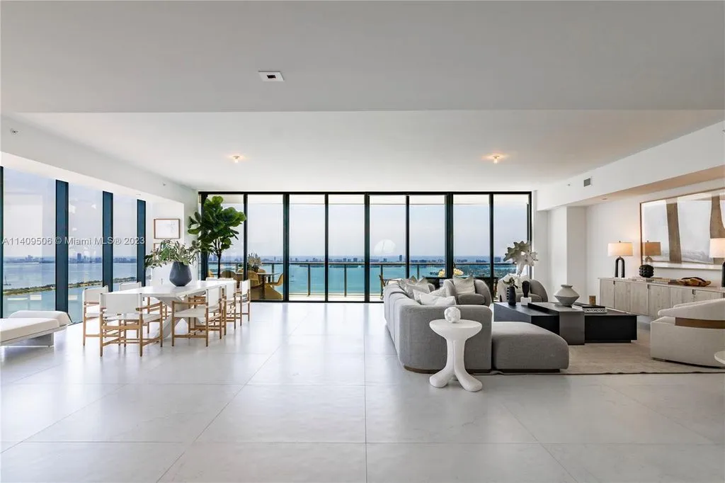 Flat 254m² in USA, Miami. Priced at 4156500€ rent photo-16