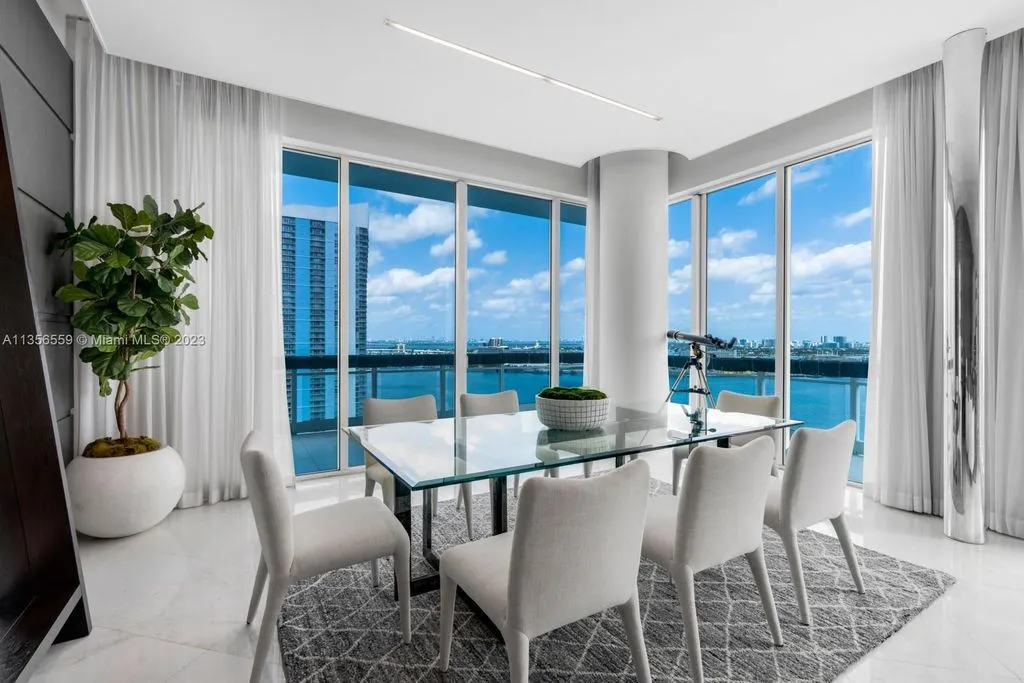Flat 254m² in USA, Miami. Priced at 4156500€ rent photo-20
