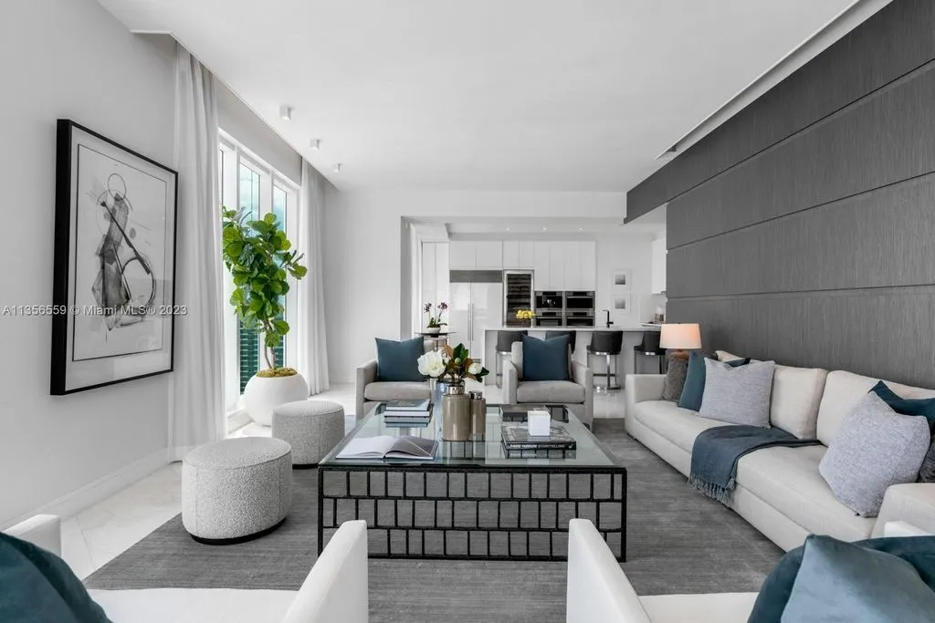 Flat 254m² in USA, Miami. Priced at 4156500€ rent photo-27