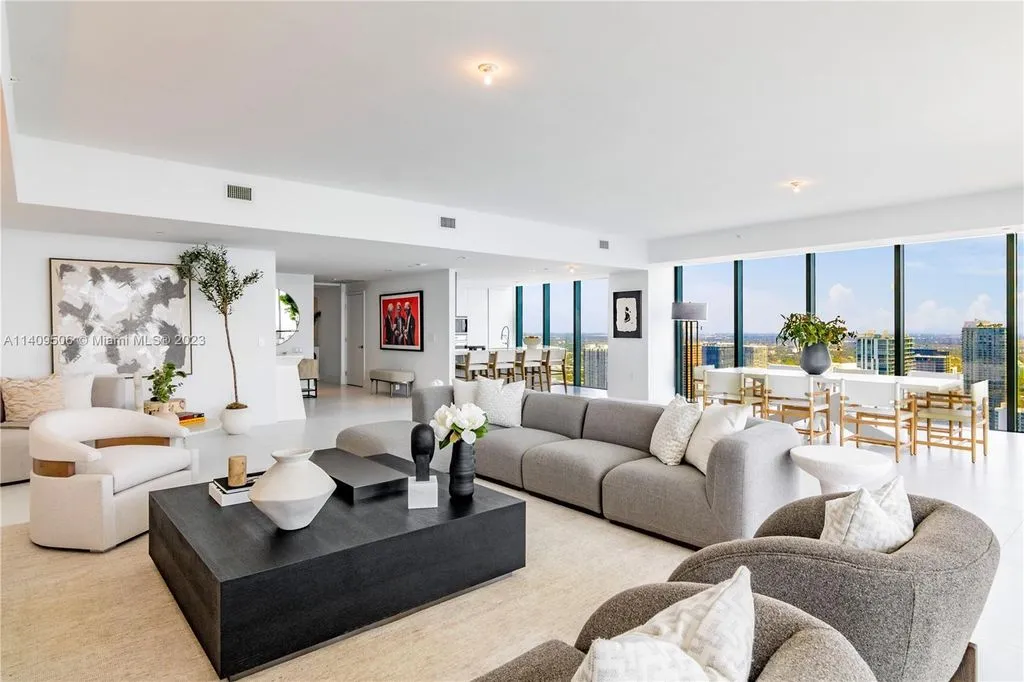 Flat 254m² in USA, Miami. Priced at 4156500€ rent photo-33