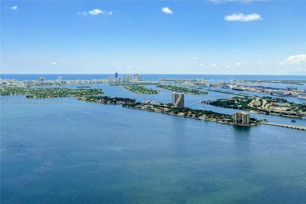 Flat 177m² in USA, Miami. Priced at 2593900€ rent photo-1