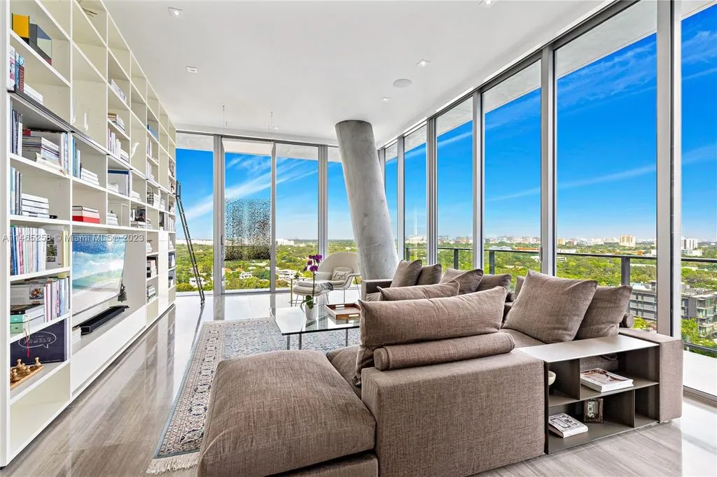 Flat 177m² in USA, Miami. Priced at 2593900€ rent photo-2