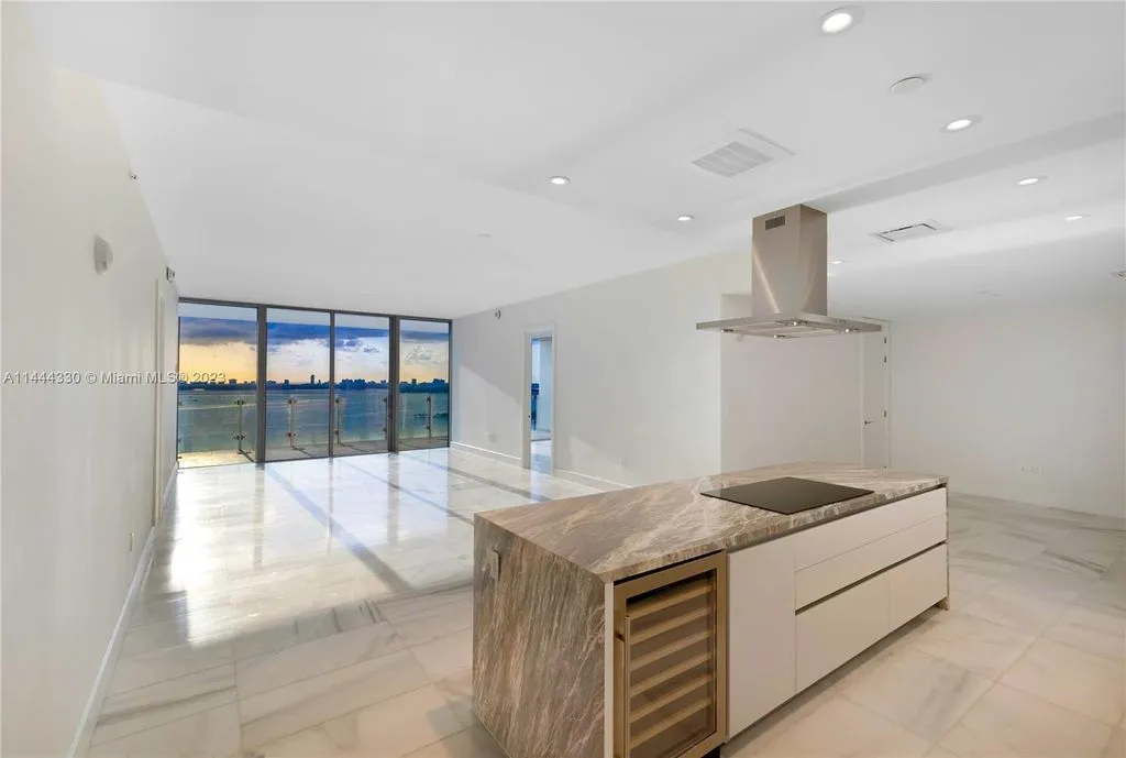 Flat 177m² in USA, Miami. Priced at 2593900€ rent photo-6