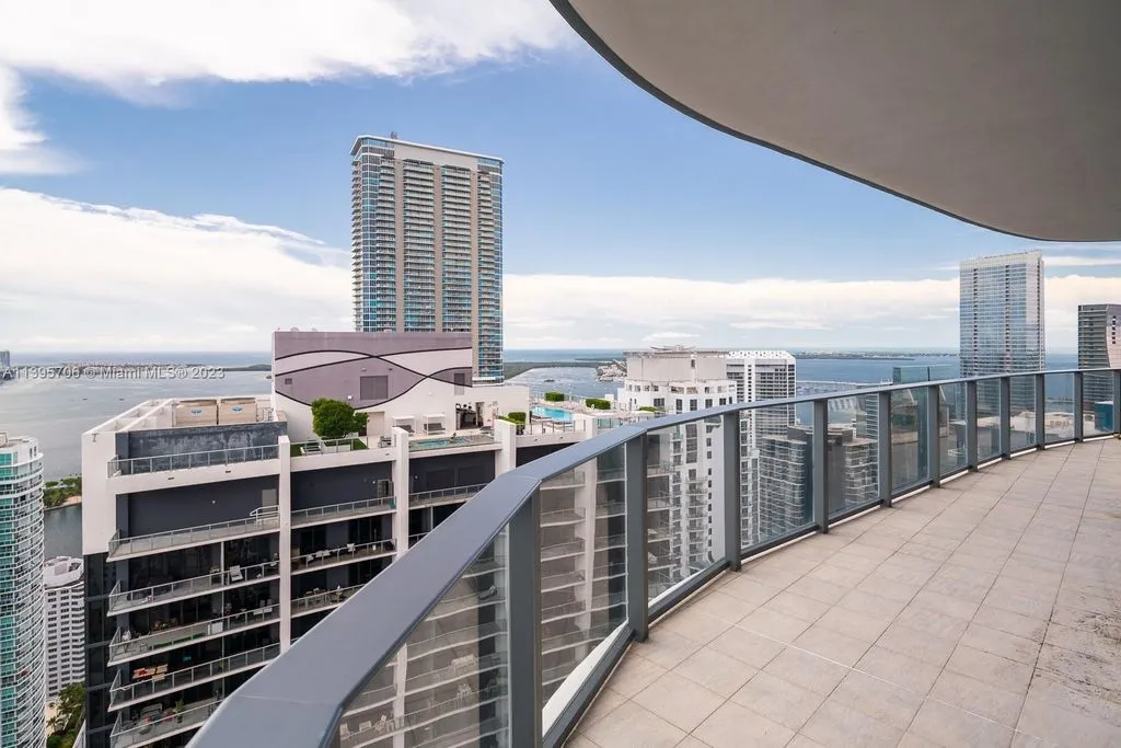 Flat 177m² in USA, Miami. Priced at 2593900€ rent photo-10