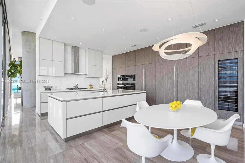 Flat 177m² in USA, Miami. Priced at 2593900€ rent photo-12