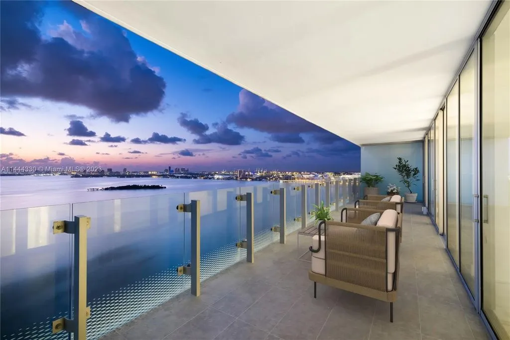 Flat 177m² in USA, Miami. Priced at 2593900€ rent photo-16