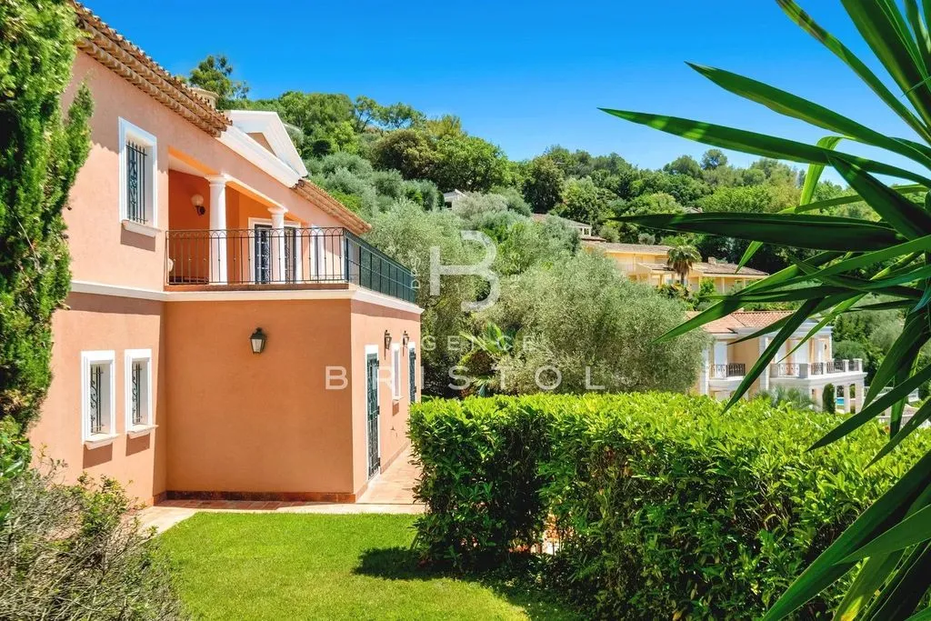 Villa 500m² in France, Villefranche-sur-Mer. Priced at 5500000€ rent photo-3