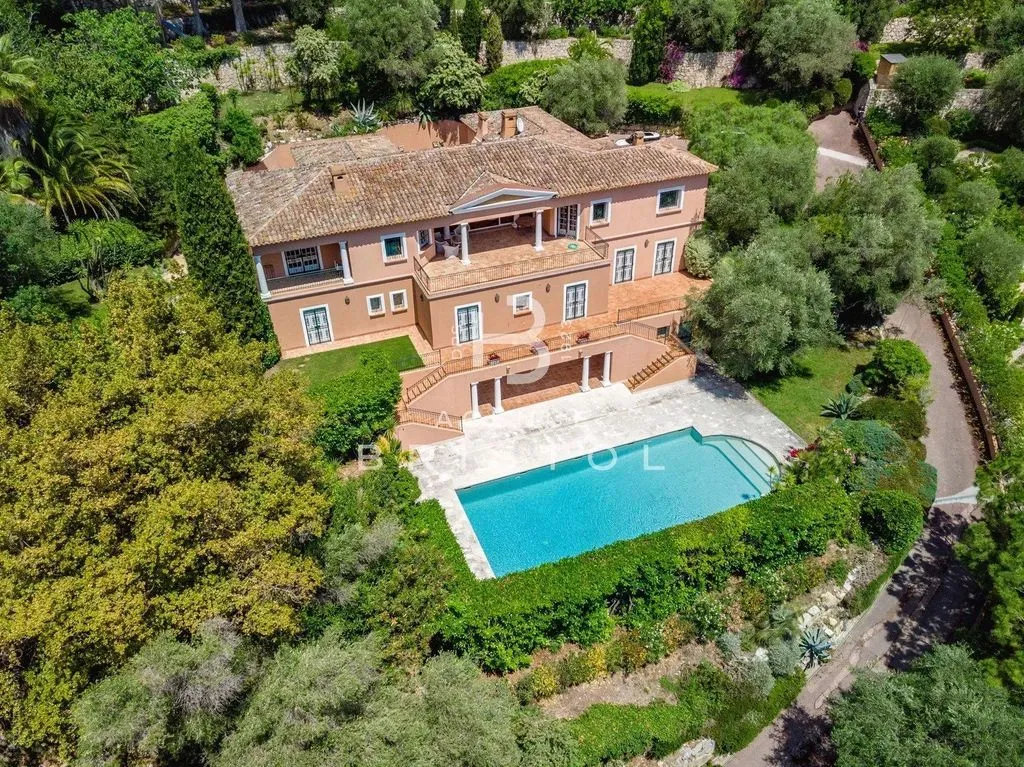 Villa 500m² in France, Villefranche-sur-Mer. Priced at 5500000€ rent photo-4