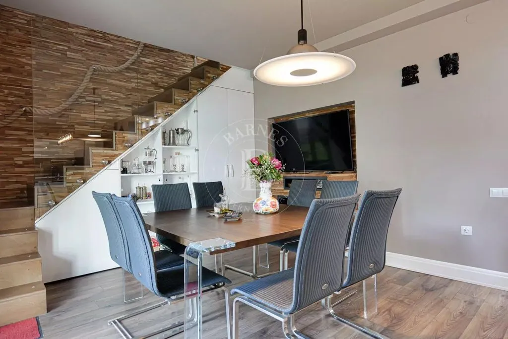 House 250m² in Bulgaria, Sofia. Priced at 1990900€ rent photo-4